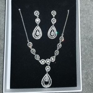 Cubic zirconia set